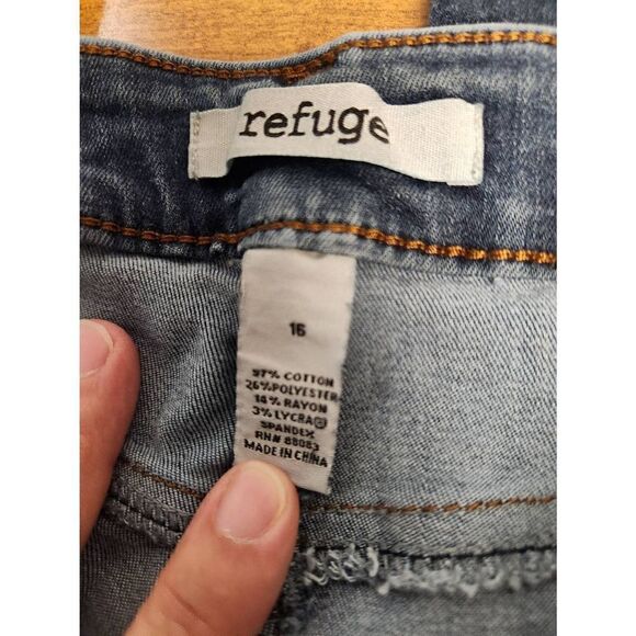Refuge 16 smil jeans. Measures approx 36 waist 28 inseam and 10 rise - Picture 5 of 7